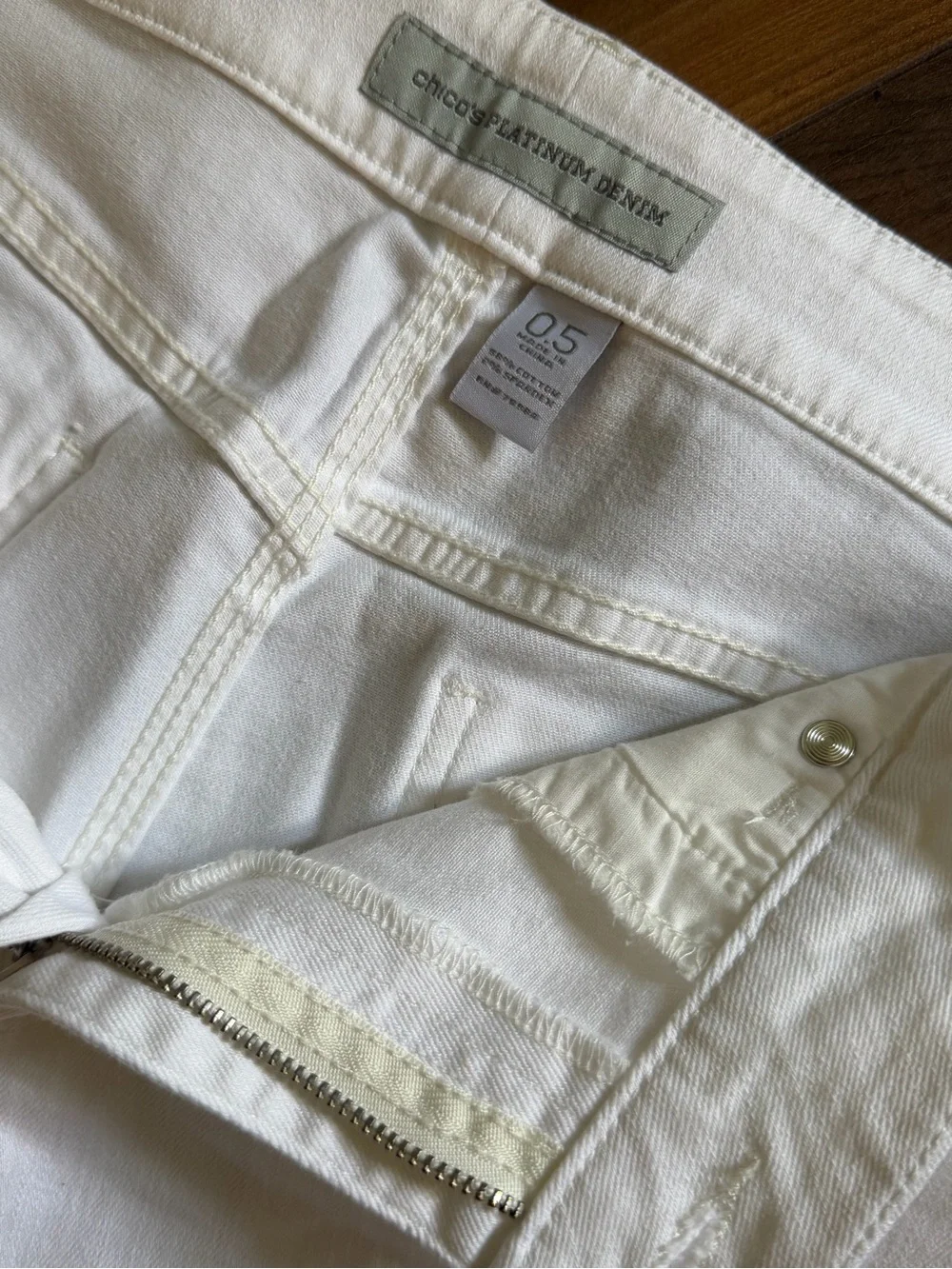 Chico’s | Platinum Denim Ultimate Fit White Straight Leg Jeans Size 0.5 (US 6)